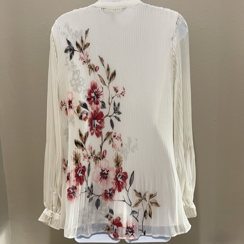 White House Black Market Pleated Blouse - Picture 2 of 13